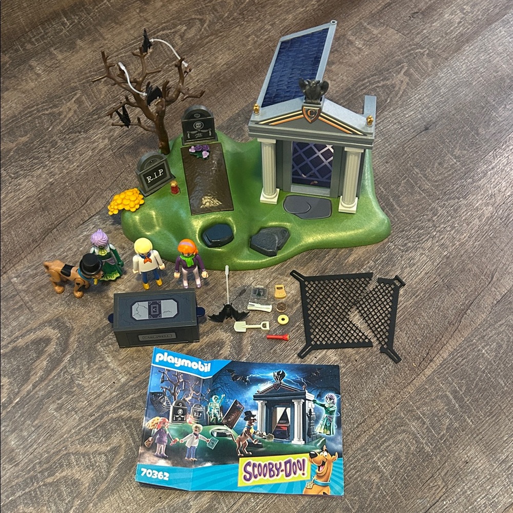 Playmobil Scooby-Doo Playmobil Adventure in the Cemetery